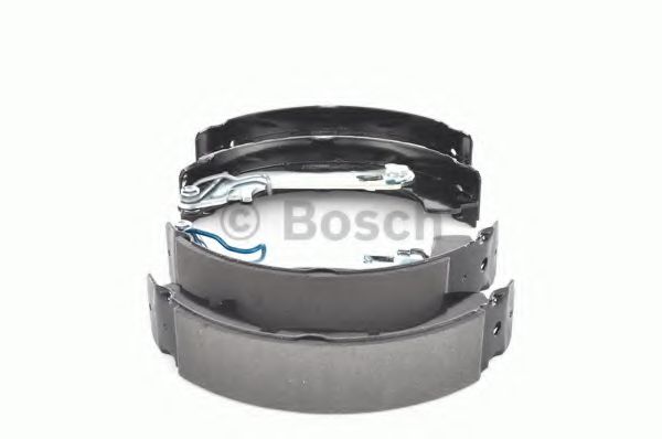 BOSCH - 0 986 487 703 - Комплект тормозных колодок (Тормозная система)