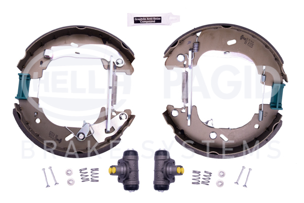 BEHR HELLA SERVICE - 8DB355004681 - Комплект тормозных колодок